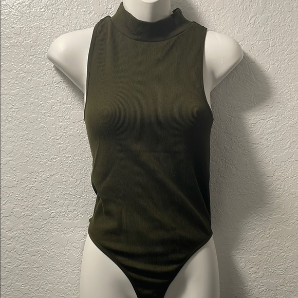 Bozzolo Olive Green Sleeveless Bodysuit - Picture 2 of 8